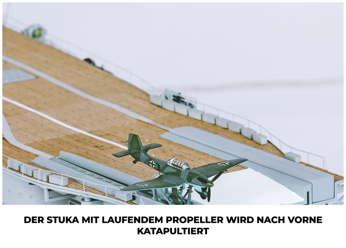 Der Stuka mit laufedem Propeller