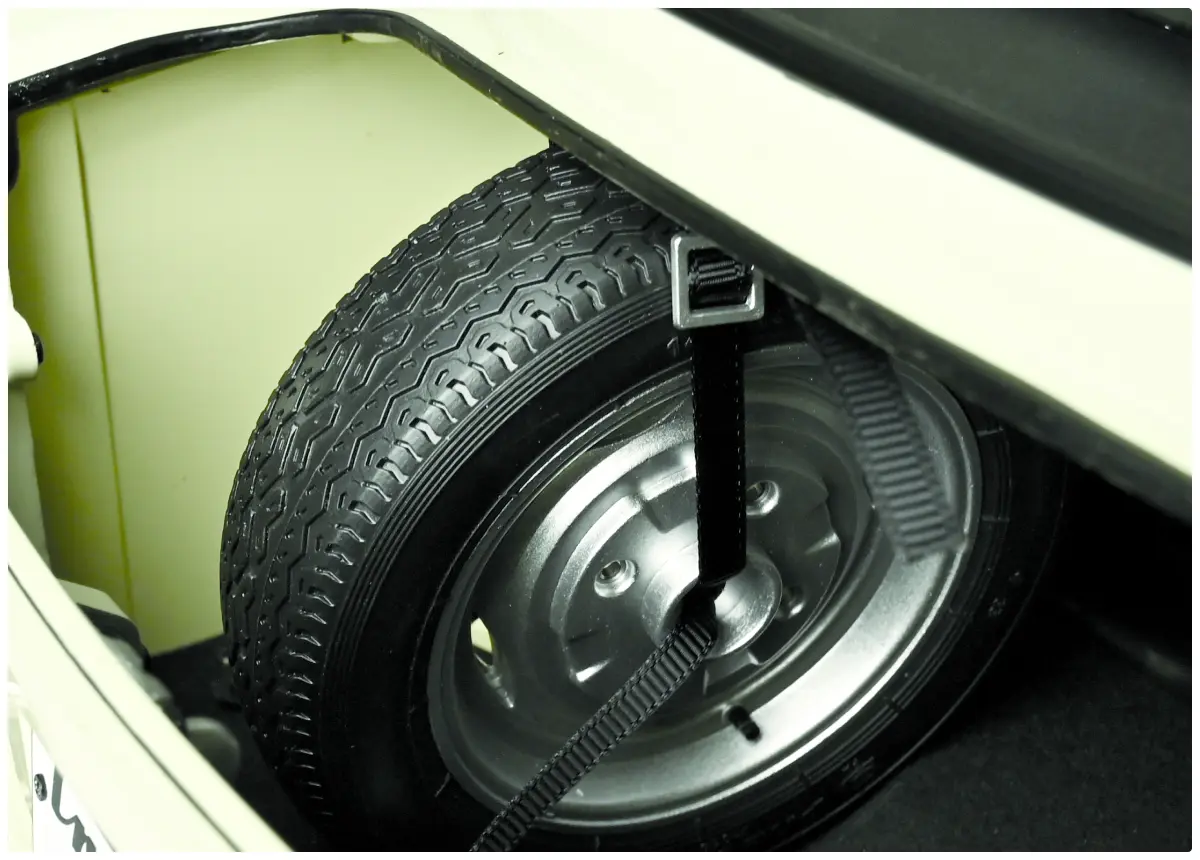 Trabant Kofferraum mit Reserverad